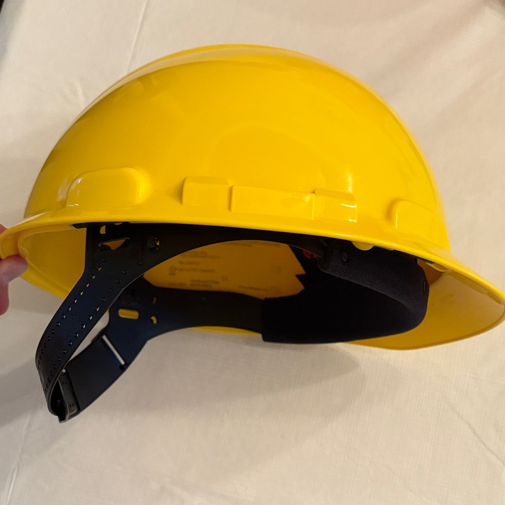 Brand New 3m 1a pin lock hard hat